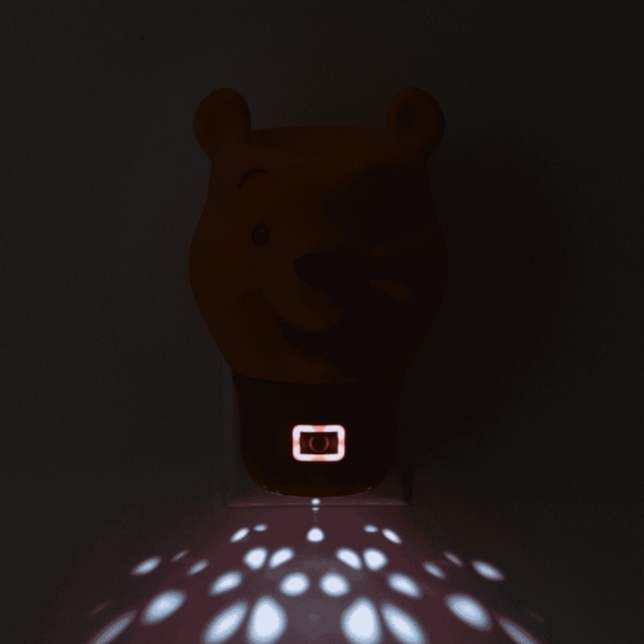 Scentsy Disney Winnie the Pooh Wall Fan Diffuser Light Hundred Acre Woods Pods - Picture 3 of 6